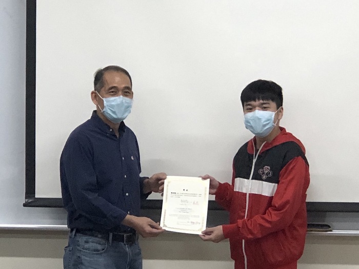 恭賀 柯雅筑同學、劉承翰同學 榮獲110年度蔡奇助先生紀念獎學金圖片