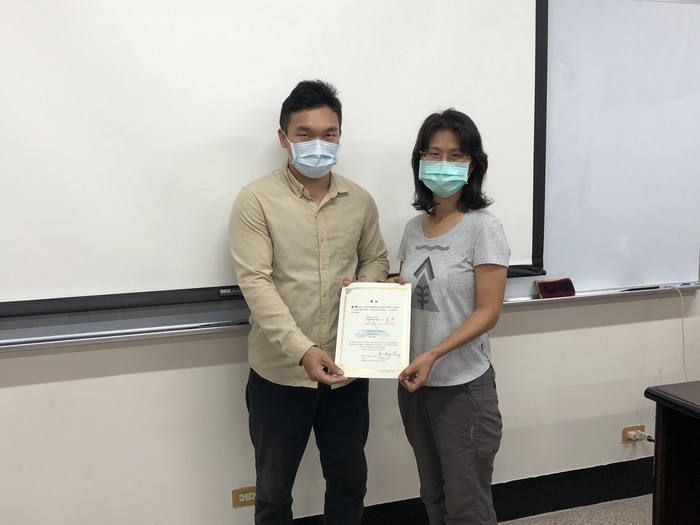 恭賀 周祥蕙同學、羅賀同學 榮獲109年度周昌弘院士獎學金圖片